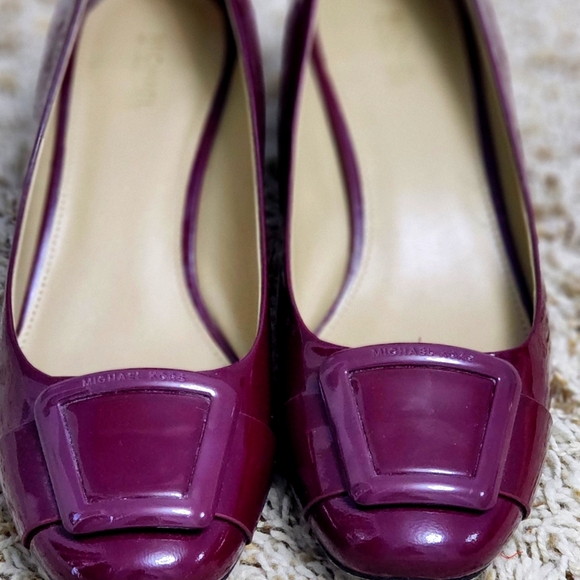 MICHAEL Michael Kors Purple Patent Leather Heels - Picture 4 of 5